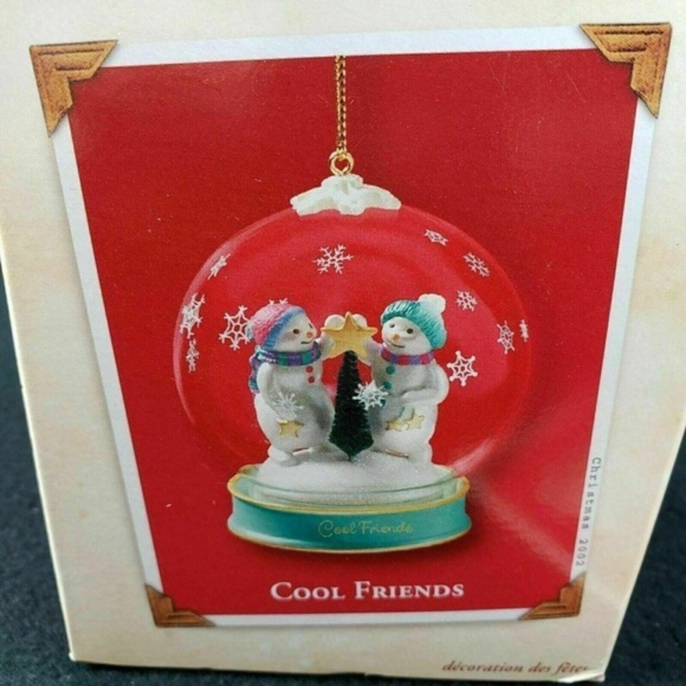 Hallmark Ornament Cool Friends 2 Snowmen Globe Stars Tree 2002 QX8706 New‎